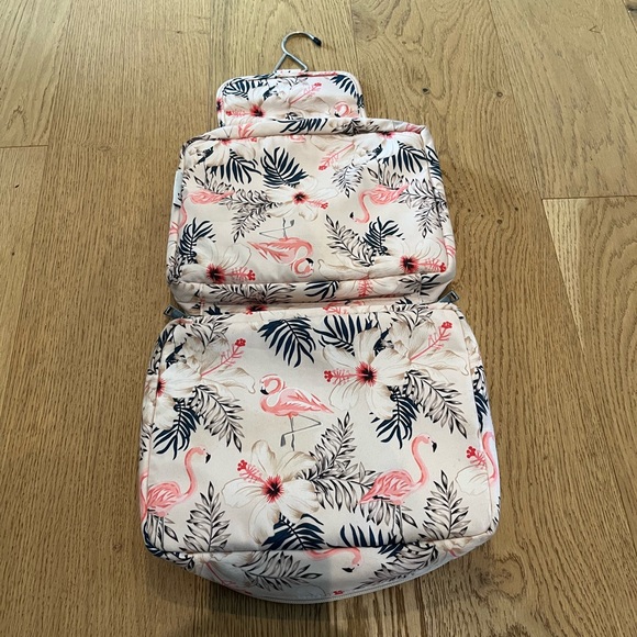 Women’s cosmetic travel bag with multiple pockets for makeup and toiletries! - Picture 2 of 4